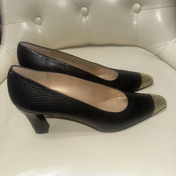 Stuart Weitzman Black Studded Leather Gold Metal Cap Toe Heel Accent Sz 7.5 AAAA - Picture 6 of 10